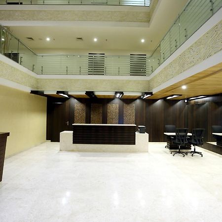 Solitaire Hotel Rāipur Buitenkant foto