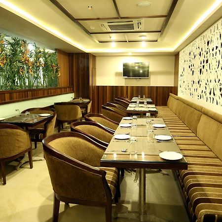 Solitaire Hotel Rāipur Buitenkant foto