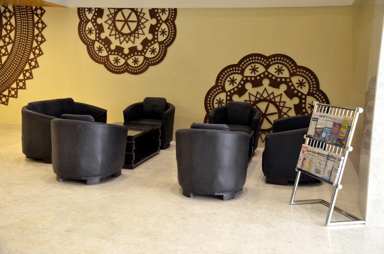 Solitaire Hotel Rāipur Buitenkant foto