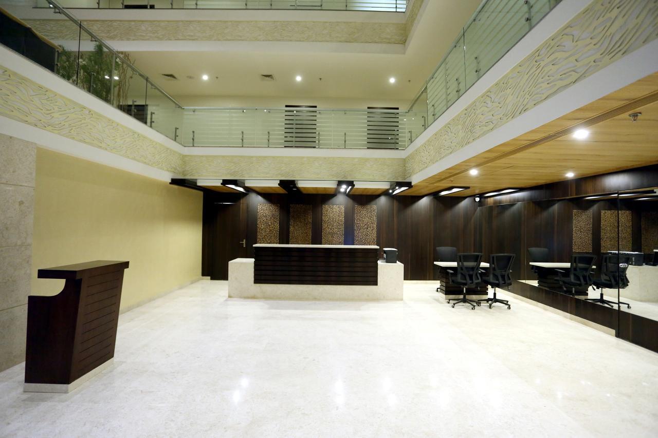 Solitaire Hotel Rāipur Buitenkant foto