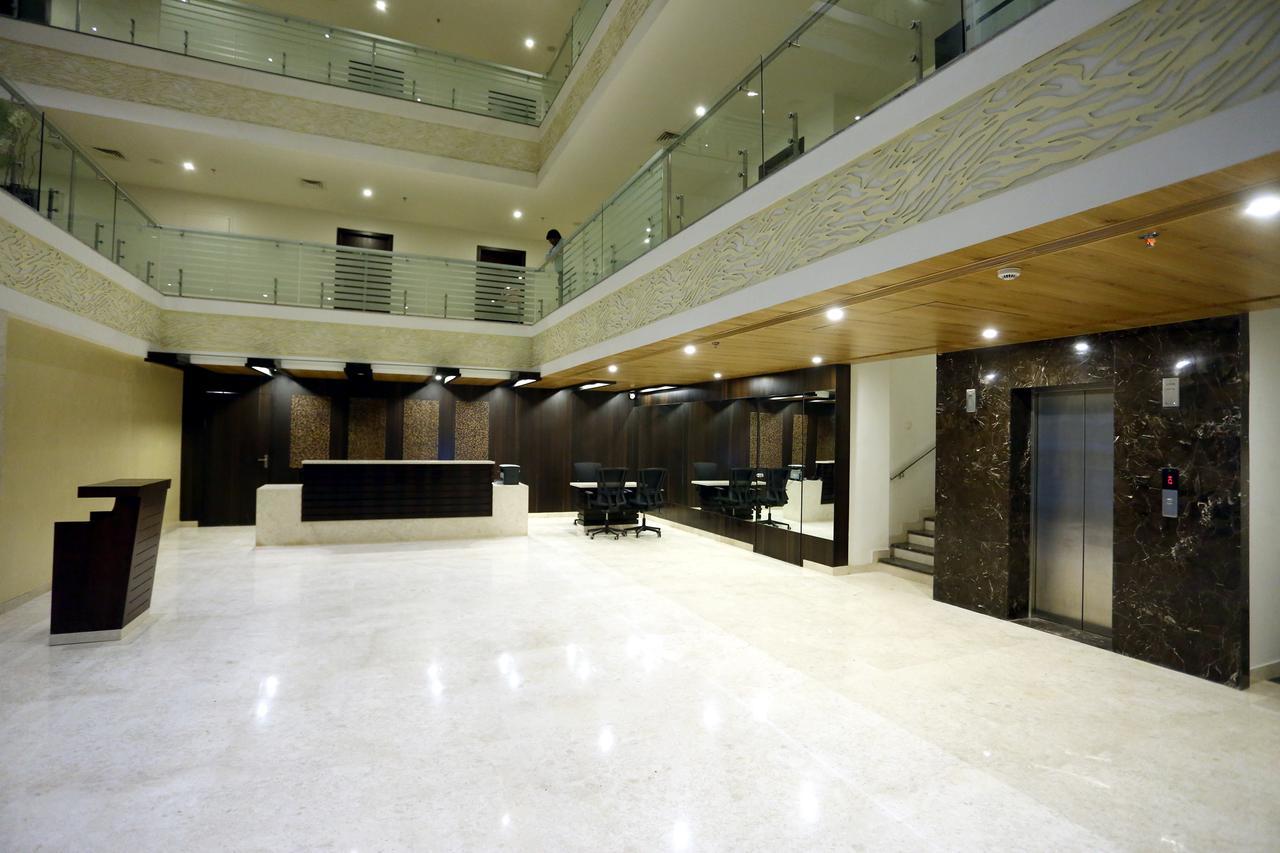Solitaire Hotel Rāipur Buitenkant foto