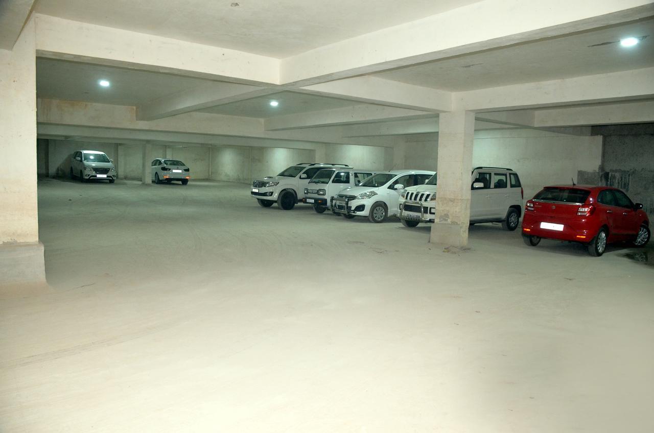 Solitaire Hotel Rāipur Buitenkant foto
