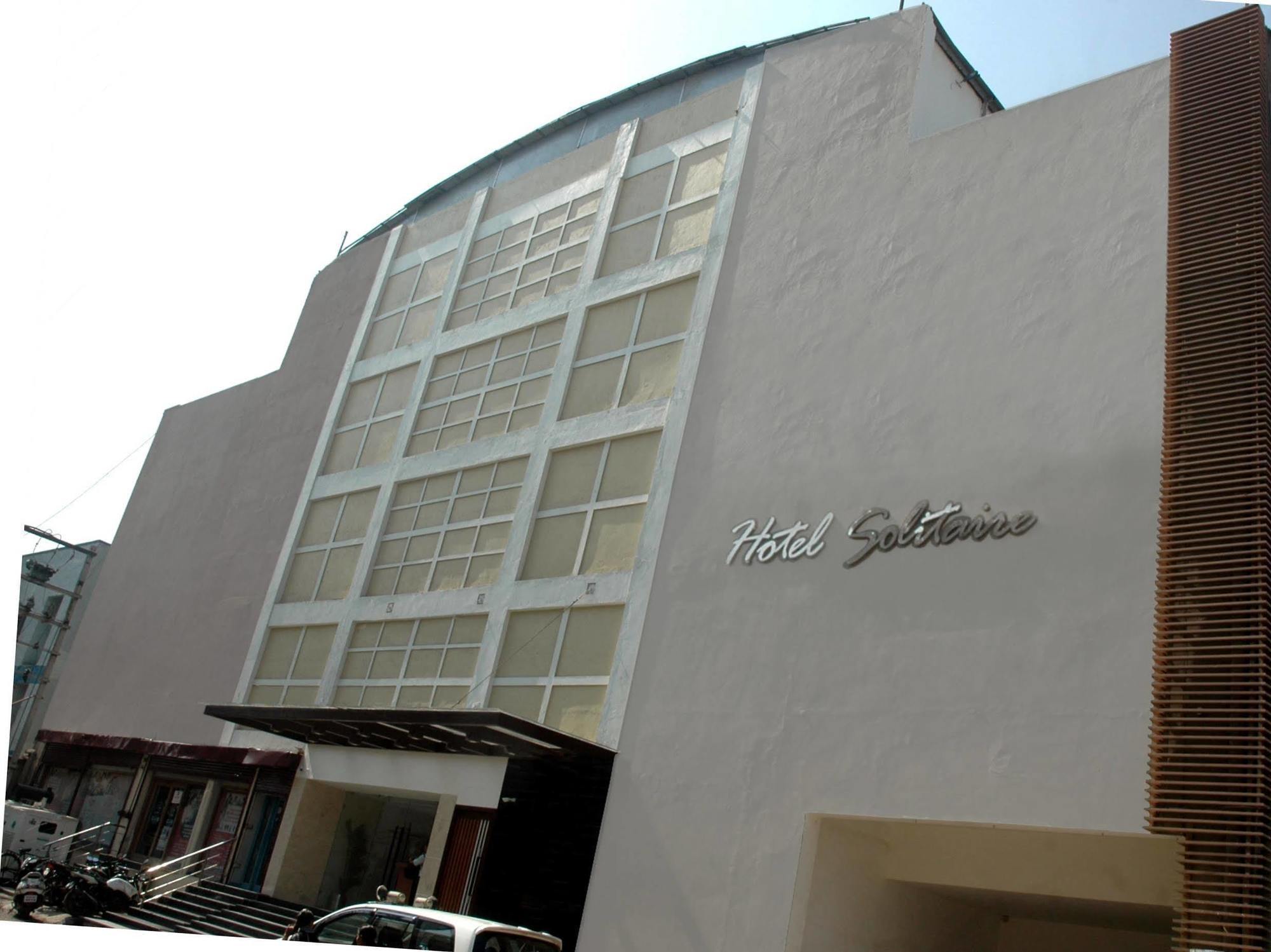 Solitaire Hotel Rāipur Buitenkant foto